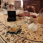 Chateau De Nocleg ze śniadaniem 3*