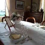 לינה וארוחת בוקר Chateau De Varaize
