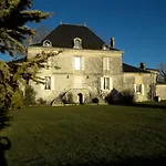לינה וארוחת בוקר Chateau De Varaize