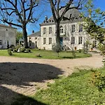 לינה וארוחת בוקר Chateau De Varaize