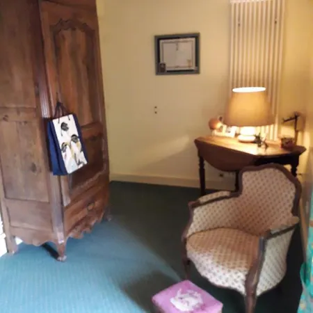 Chateau De Bed & Breakfast Varaize