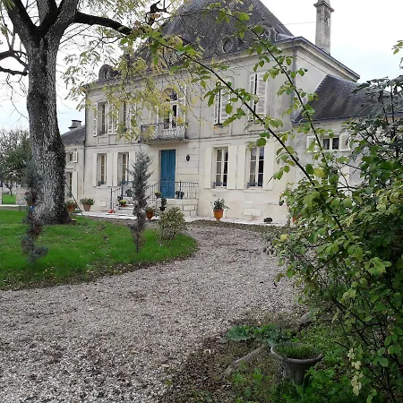 Chateau De Bed & Breakfast Varaize