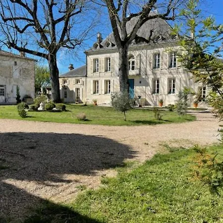 Bed & Breakfast Chateau De Varaize
