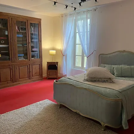 Bed & Breakfast Chateau De Varaize