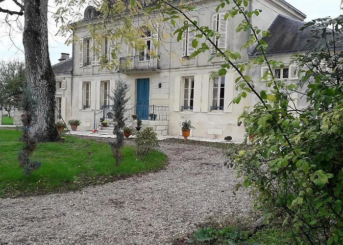Chateau De Bed & Breakfast Varaize