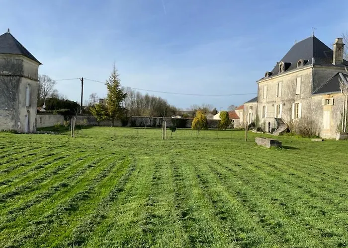 Chateau De Bed & Breakfast 3*