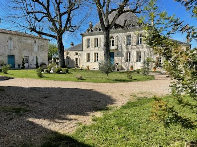Bed & Breakfast Chateau De Varaize