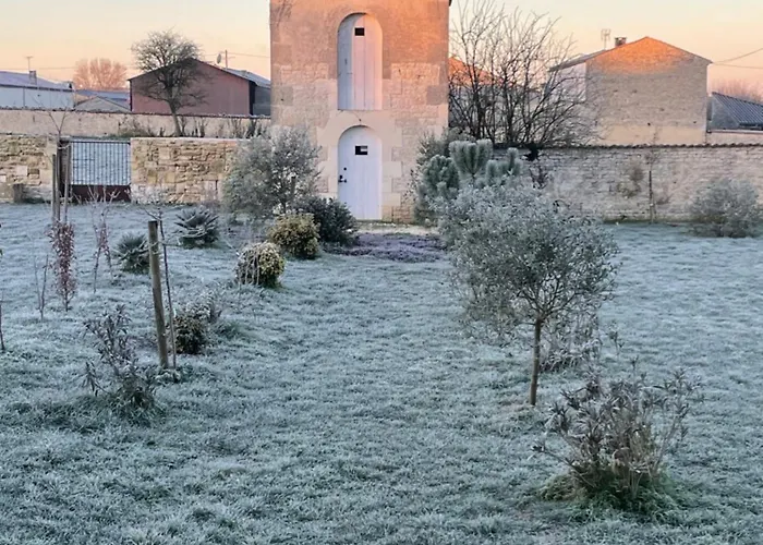 Chateau De Bed & Breakfast Varaize
